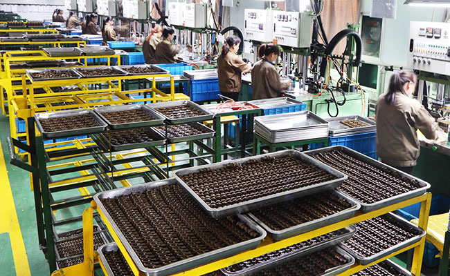 fabricante del bastidor de inversión de la taller-precisión de la inyección de la cera - tecnología Co., Ltd de la maquinaria de Ningbo Suijin